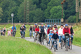 Rund 30 Teilnehmer auf ihren Fahrrädern auf der Strecke zwischen Cölbe und Bürgeln.
