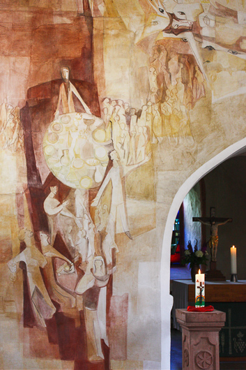 Darstellung des Gleichnisses Jesu vom Großen Festmahl in der evangelischen Kirche von Leidenhofen.